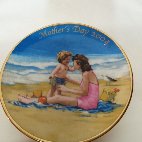 𝅺VINTAGE Avon mother's day plates (set of seven) - Picture 8 of 8